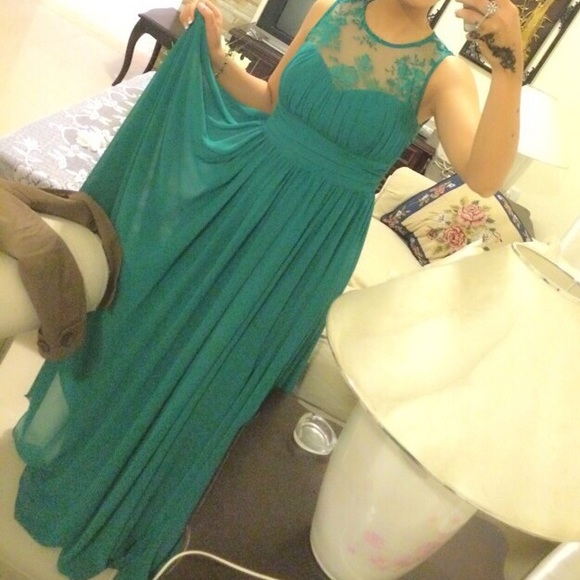 Woman dress - Picture 2 of 3